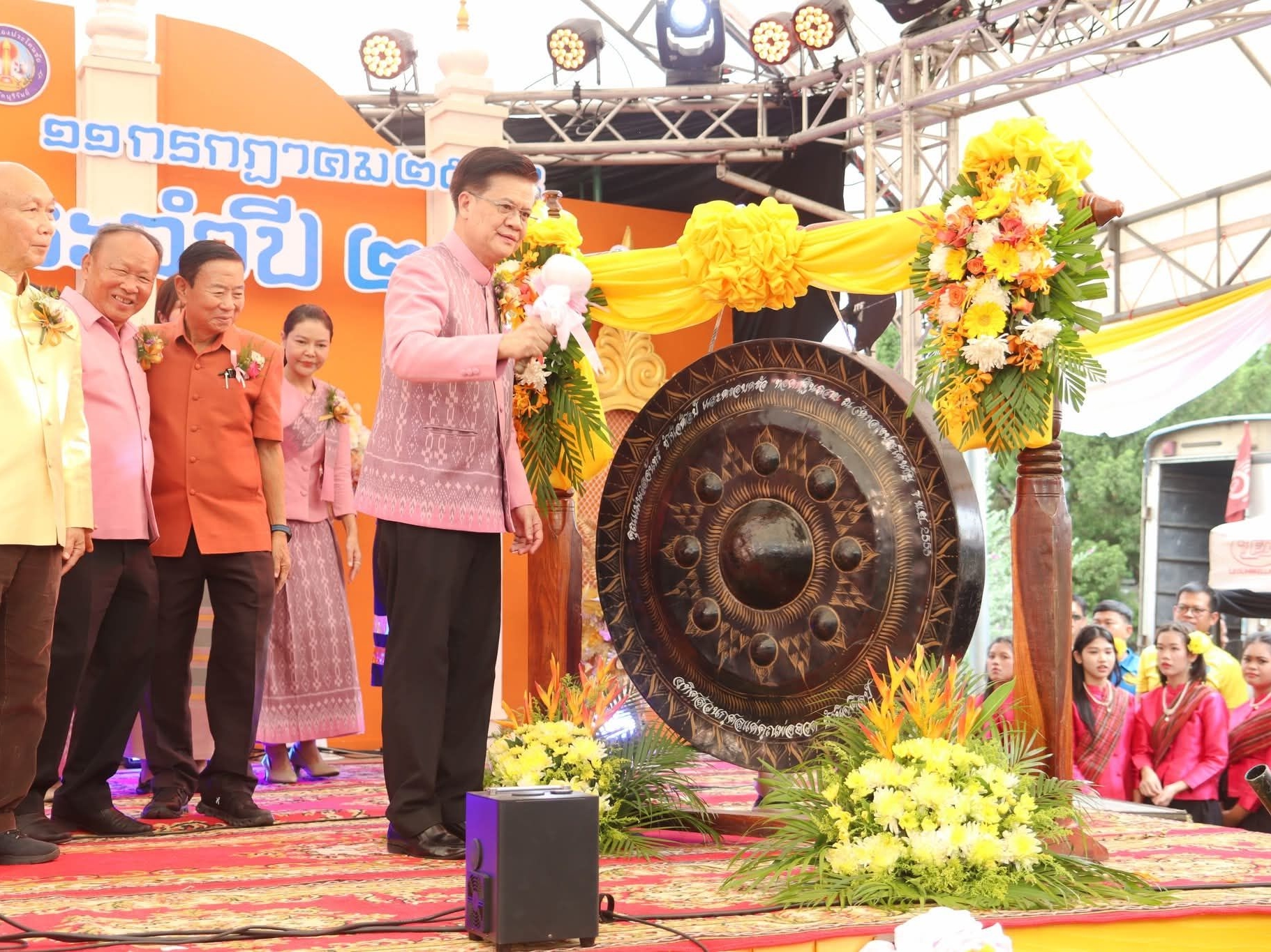 สืบสานประเพณีแห่เทียน ประกวดเทียนพรรษา อำเภอประโคนชัย   จังหวัดบุรีรัมย์